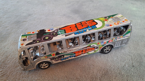 Großes spielzeugauto omnibus - großes,